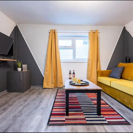Stunning One Bedroom Apartments Near Shops & Central 卡迪夫 外观 照片